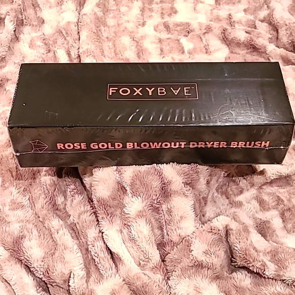 SEALED Foxybae Rose Gold Blowout Dryer Brush - Picture 2 of 4